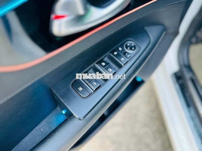 Kia Cerato 2018 1.6 MT 10 vạn km trắng
