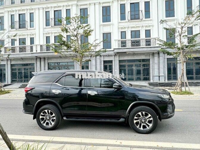 Toyota Fortuner Legender 2020 Đen