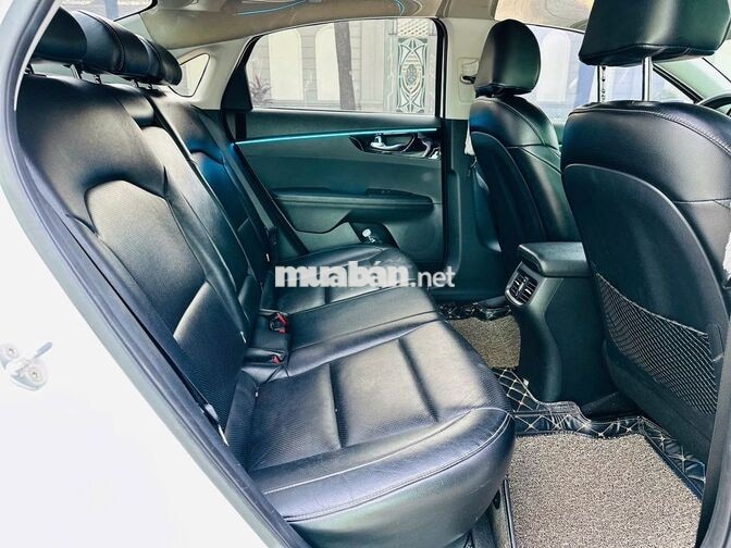 Kia Cerato 2018 1.6 MT 10 vạn km trắng