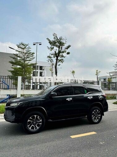 Toyota Fortuner Legender 2020 Đen