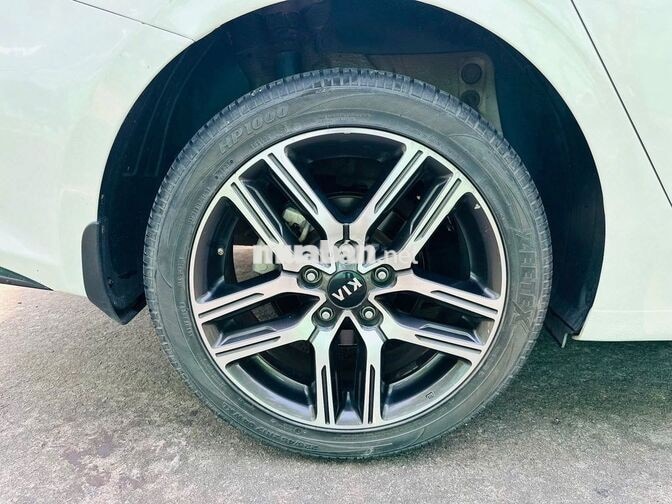 Kia Cerato 2018 1.6 MT 10 vạn km trắng