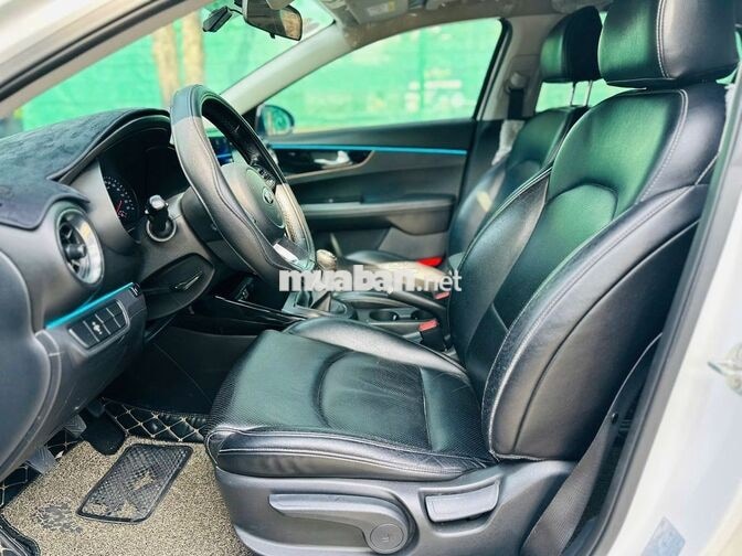 Kia Cerato 2018 1.6 MT 10 vạn km trắng