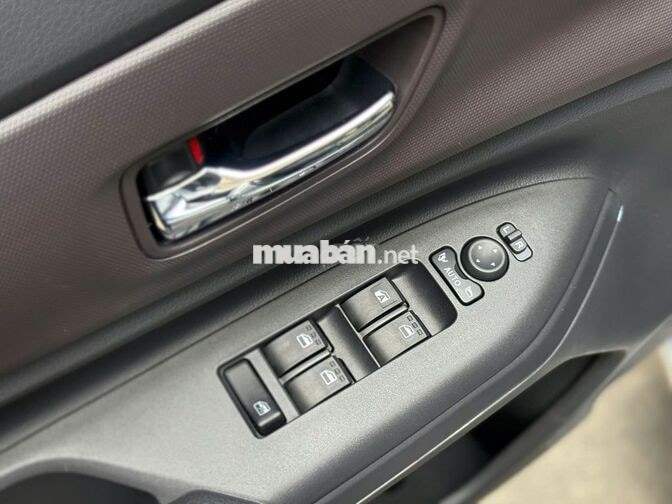 Toyota Avanza Premio 2025 AT Bạc