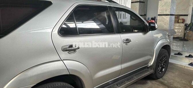 Toyota Fortuner 2016 7 chỗ màu Bạc