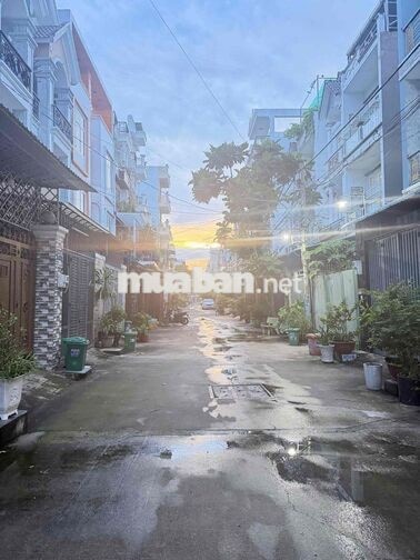 NHÀ 3 LẦU SÂN THƯỢNG 4PN HẺM 8M NGAY CHỢ MINH PHÁT