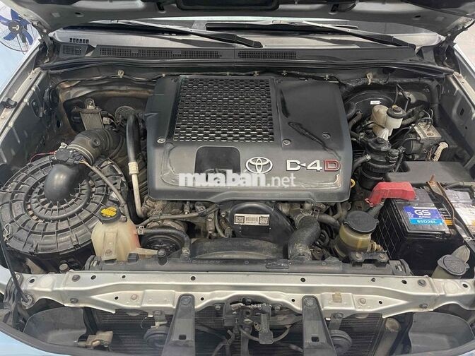 Toyota Fortuner 2016 7 chỗ màu Bạc