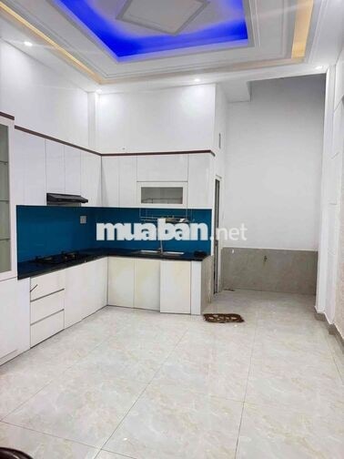 NHÀ 3 LẦU SÂN THƯỢNG 4PN HẺM 8M NGAY CHỢ MINH PHÁT