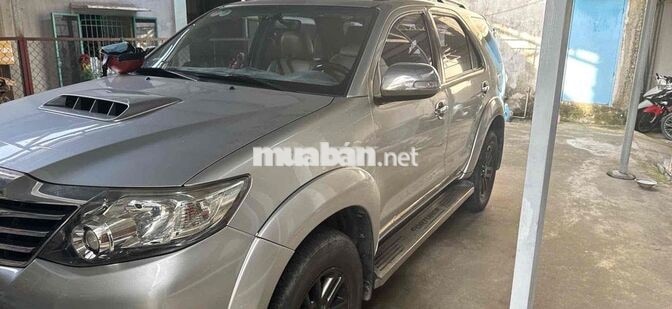 Toyota Fortuner 2016 7 chỗ màu Bạc