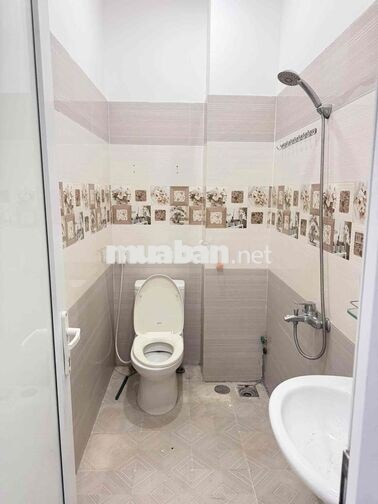 NHÀ 3 LẦU SÂN THƯỢNG 4PN HẺM 8M NGAY CHỢ MINH PHÁT
