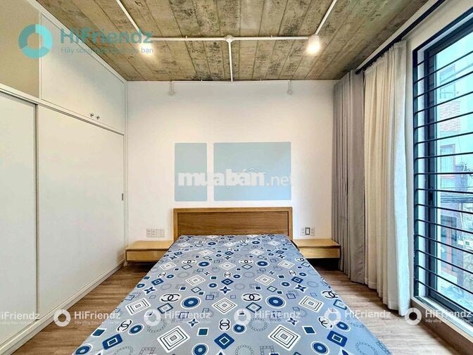 STUDIO CỬA SỔ KÍNH TRÀN SÁNG PHONG CÁCH CỔ ĐIỂN NGAY KHU SÂN BAY