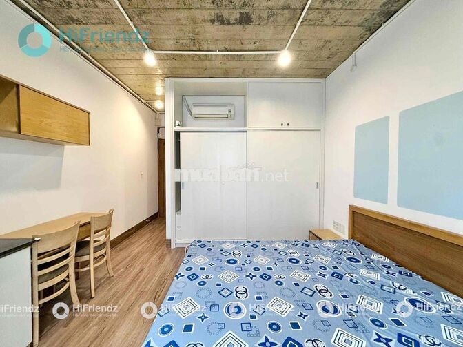 STUDIO CỬA SỔ KÍNH TRÀN SÁNG PHONG CÁCH CỔ ĐIỂN NGAY KHU SÂN BAY
