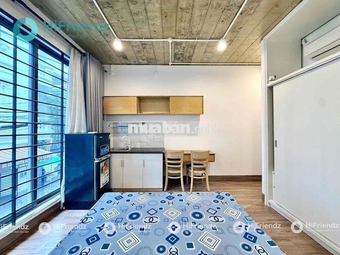 STUDIO CỬA SỔ KÍNH TRÀN SÁNG PHONG CÁCH CỔ ĐIỂN NGAY KHU SÂN BAY