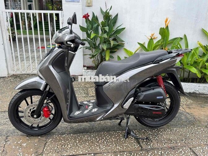 Honda SH 150 xám titan