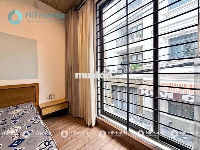 STUDIO CỬA SỔ KÍNH TRÀN SÁNG PHONG CÁCH CỔ ĐIỂN NGAY KHU SÂN BAY