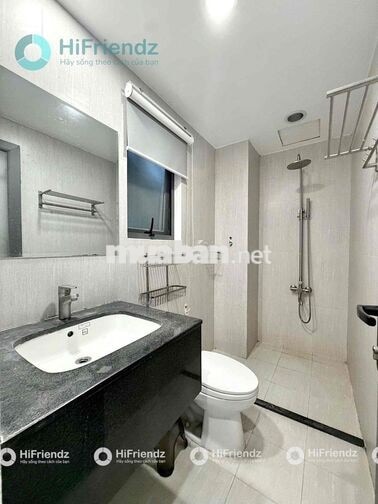 STUDIO CỬA SỔ KÍNH TRÀN SÁNG PHONG CÁCH CỔ ĐIỂN NGAY KHU SÂN BAY
