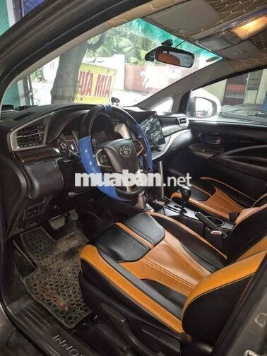 Toyota Innova 2018 2.0G Xám