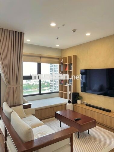 Bán cắt lỗ căn góc 2 ngủ cộng 64m giá 3,68 tỷ KDT Vinhome Smart city 