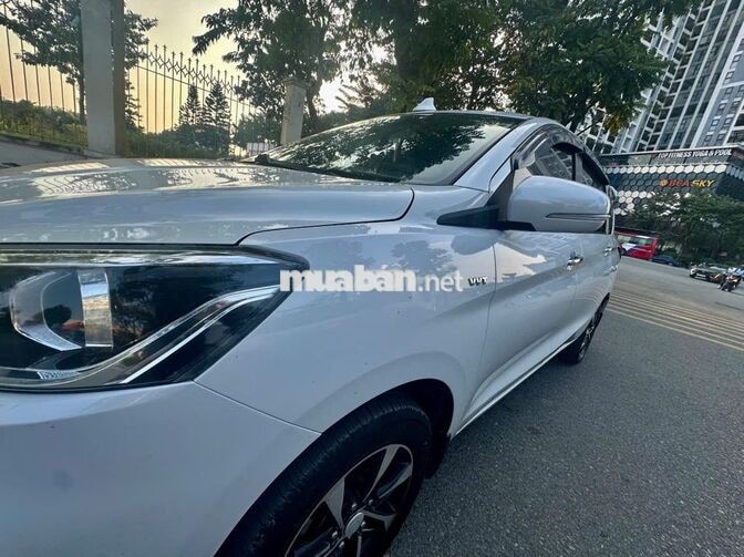 Suzuki Ertiga 2023 Hybrid Trắng 7 chỗ