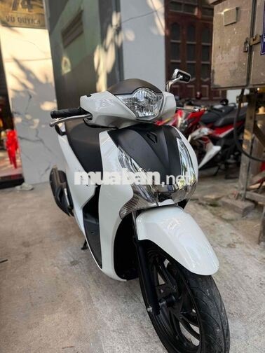 Honda SH 150i màu trắng