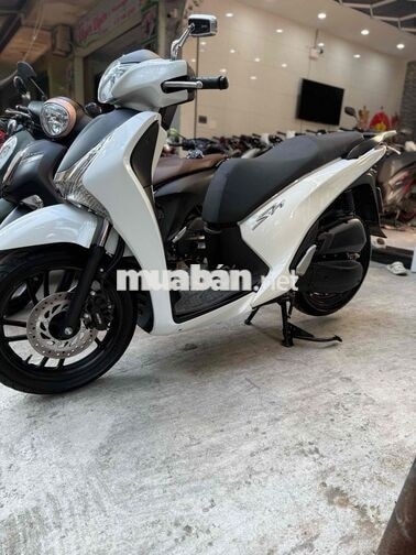 Honda SH 150i màu trắng