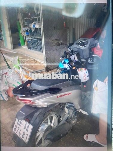 Honda Vision màu bạc