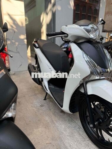 Honda SH 150i màu trắng