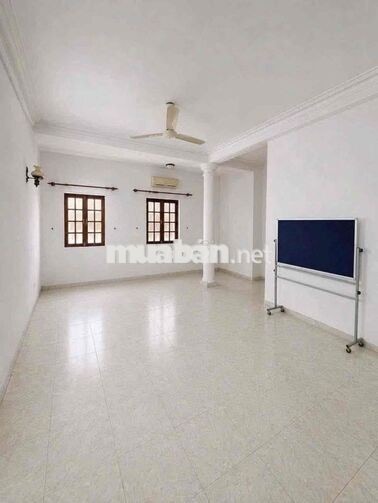 120m2 MT đ Nguyễn Trọng Lợi, cạnh sân bay: vp cty logictic, vé máy b,