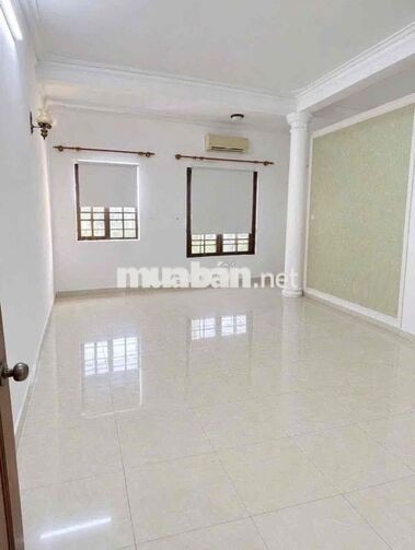 120m2 MT đ Nguyễn Trọng Lợi, cạnh sân bay: vp cty logictic, vé máy b,
