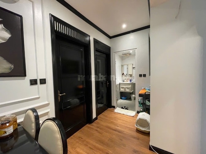 Bán gấp chung cư mặt phố Võ Chí Công, Tây Hồ, 93m2, 3ngủ, giá 8.2 tỷ, 