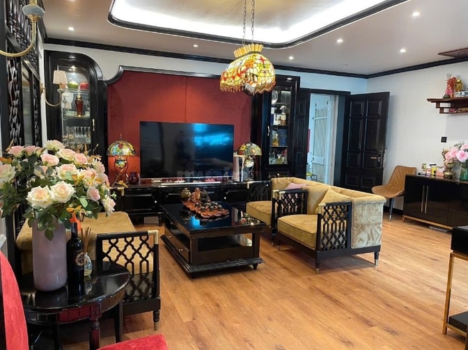 Bán gấp chung cư mặt phố Võ Chí Công, Tây Hồ, 93m2, 3ngủ, giá 8.2 tỷ, 