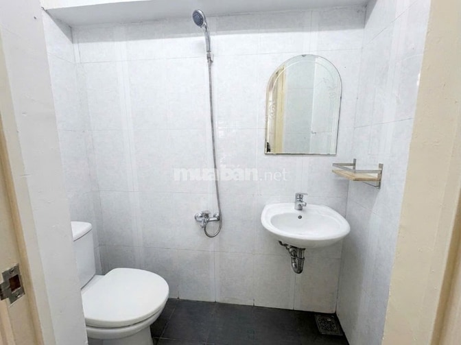 Cho thuê nhà nguyên căn 101 Trần Khắc Chân, Quận 1, 4x8, 1 lửng, 2 lầu