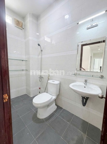 Cho thuê nhà nguyên căn 101 Trần Khắc Chân, Quận 1, 4x8, 1 lửng, 2 lầu