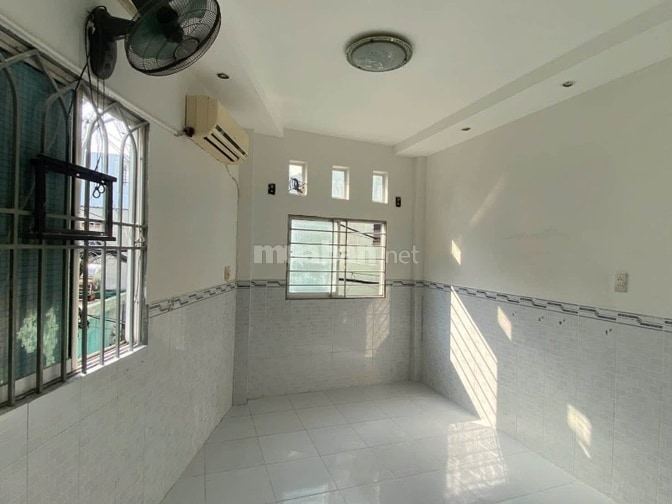 NHÀ CĂN GÓC HẺM HUỲNH TẤN PHÁT (Q.7 CŨ), GIÁ 9 TRIỆU.