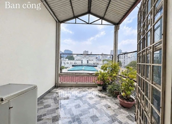 Nhà phân lô ô tô phố Hào Nam 3 thoáng, dt 40m2, 5t, mt 4m.