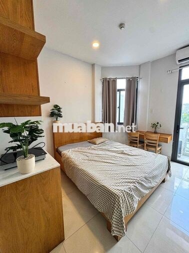 CHO THUÊ STUDIO FULL NỘI THẤT BAN CÔNG RỘNG 20m2 gần Văn Lang Cơ Sở 3