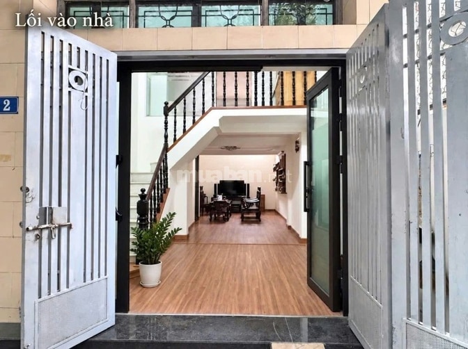 Nhà phân lô ô tô phố Hào Nam 3 thoáng, dt 40m2, 5t, mt 4m.