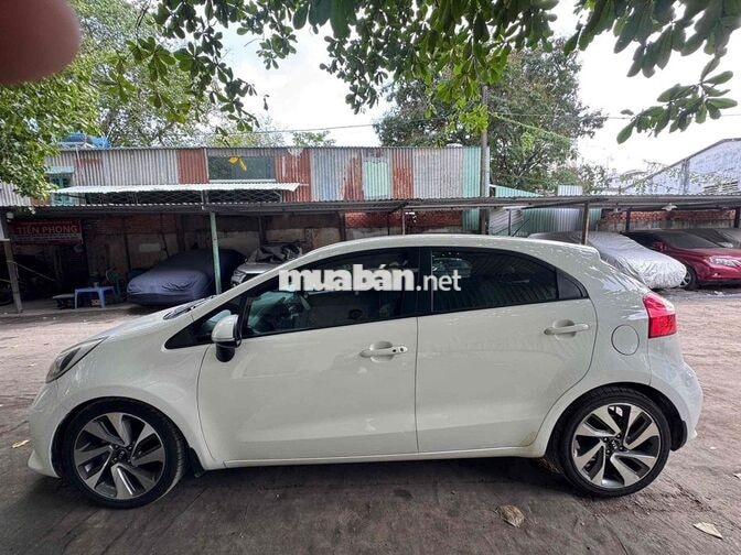 KIA Rio 5 chỗ Xăng Tự động 84.171 km Trắng