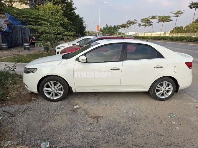 Kia Cerato 1.6 AT Trắng 5 chỗ