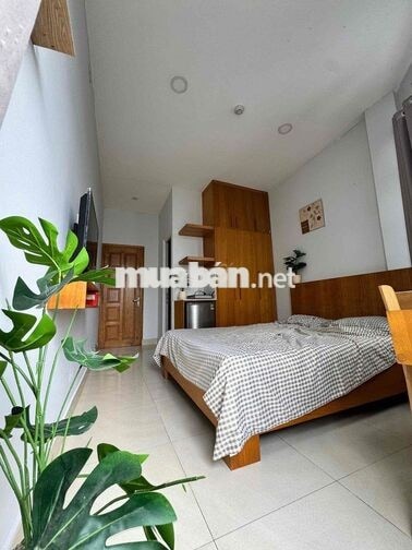 CHO THUÊ STUDIO FULL NỘI THẤT BAN CÔNG RỘNG 20m2 gần Văn Lang Cơ Sở 3