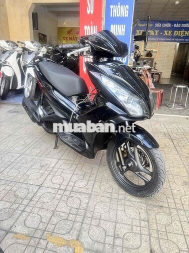 Honda Air Blade 125cc đen bóng