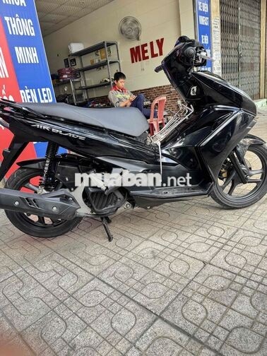 Honda Air Blade 125cc đen bóng
