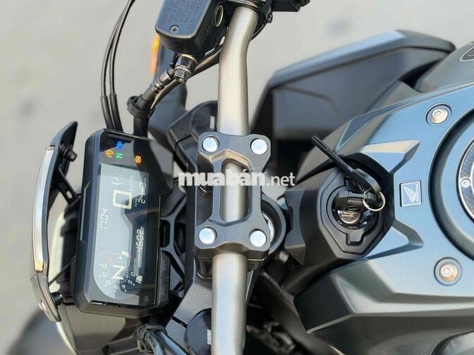 Honda CB650R 2023 2000km màu Xám