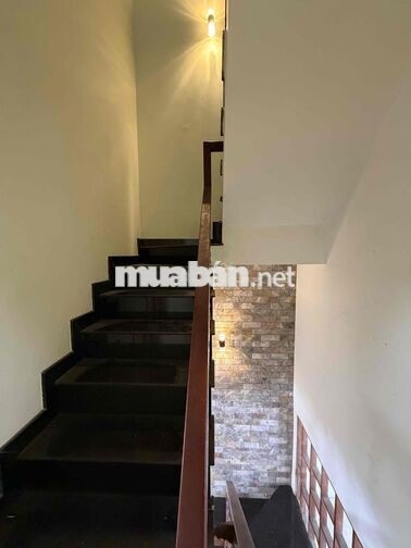 Cho thuê nhà 3tầng mặt tiền NGUYỄN HOÀNG - Hải Châu, Đà Nẵng