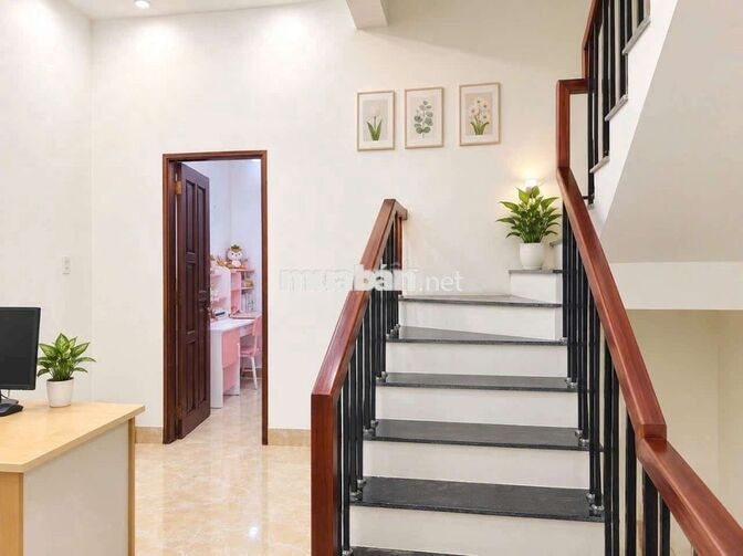Gấp Gấp bán nhanh Nhà 2.5 tầng giá quá tốt.