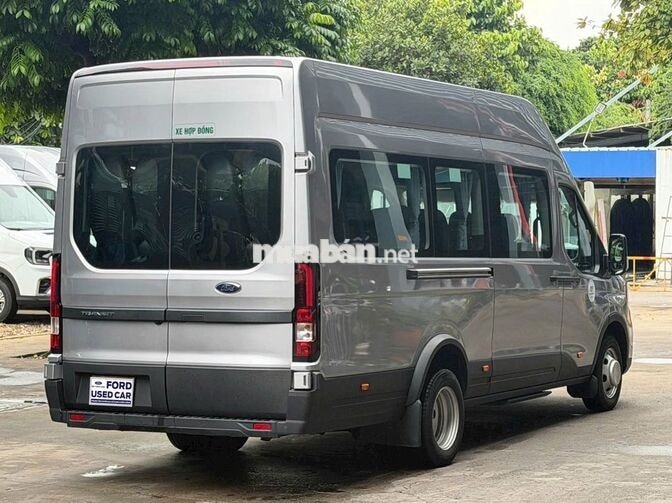 Ford Transit 2025 18 chỗ 39.000km Bạc