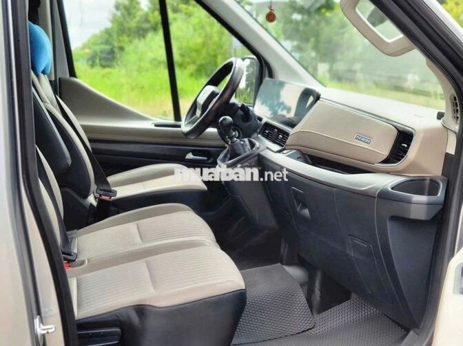 Ford Transit 2025 Premium 65000 km Bạc