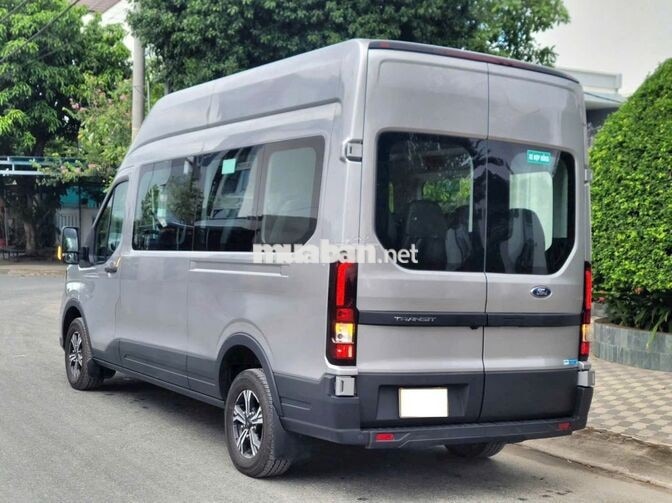 Ford Transit 2025 Premium 65000 km Bạc