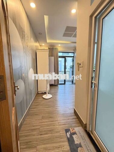 NHÀ 4 LẦU CÓ NỘI THẤT 4PN 5WC XE HƠI NGỦ TRONG NHÀ