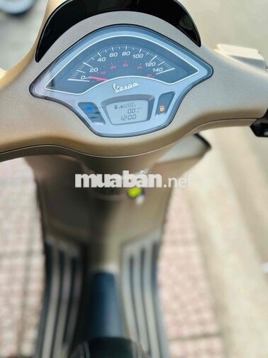 Piaggio Vespa Sprint 2018 vàng cát