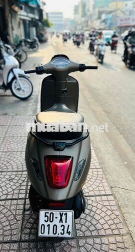 Piaggio Vespa Sprint 2018 vàng cát
